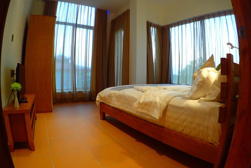 Deluxx Boutique Hotel Σίχανουκβιλ Δωμάτιο φωτογραφία